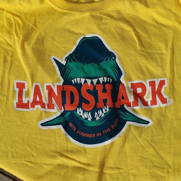 LANDSHARK Lager t-shirt Size Large  BITE SUMMER IN THE BUTT BNWOT - Picture 2 of 4